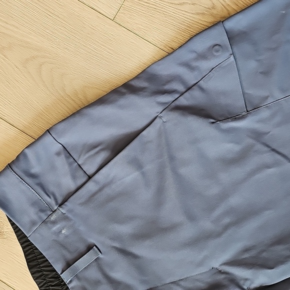 2021 Lululemon Utility Cargo Shorts 8" Inseam, Size 34 - Picture 3 of 16